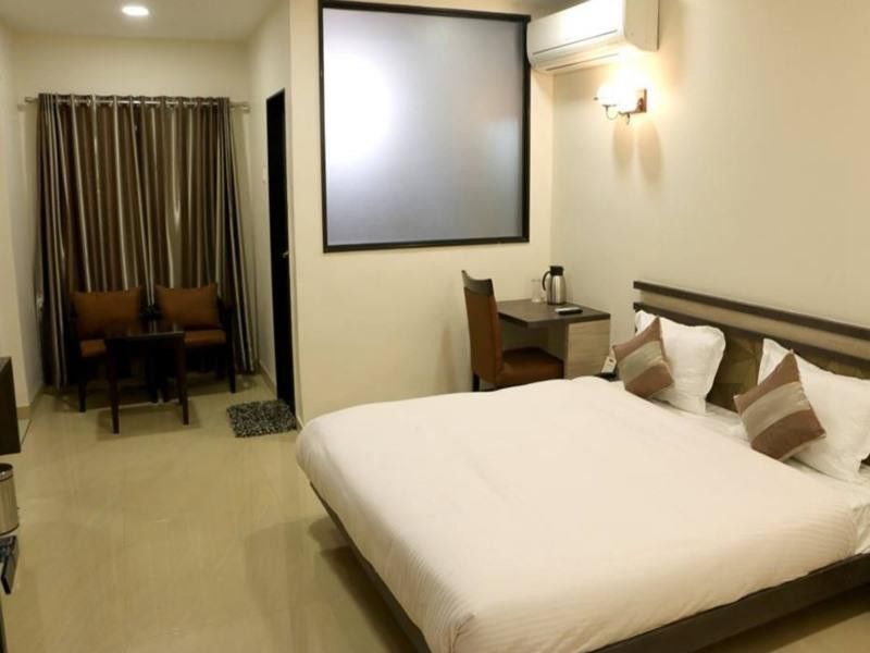 Townhouse Oak Hotel The Sudesh Raipur  Ngoại thất bức ảnh
