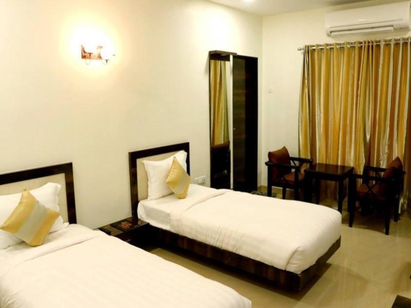 Townhouse Oak Hotel The Sudesh Raipur  Ngoại thất bức ảnh